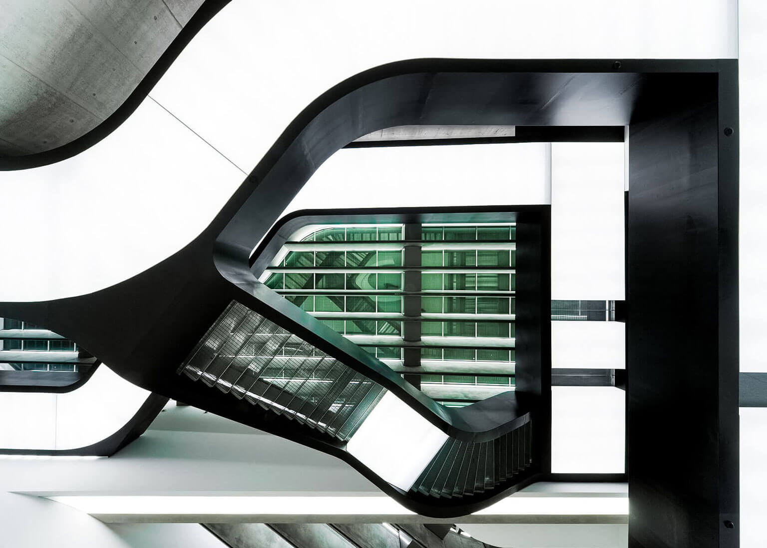 controsoffittatura sotto scalinata corpi illuminanti schermatura vetro satinato maxxi Museo Nazionale delle Arti del XXI Secolo design architettura progetto Zaha Hadid
