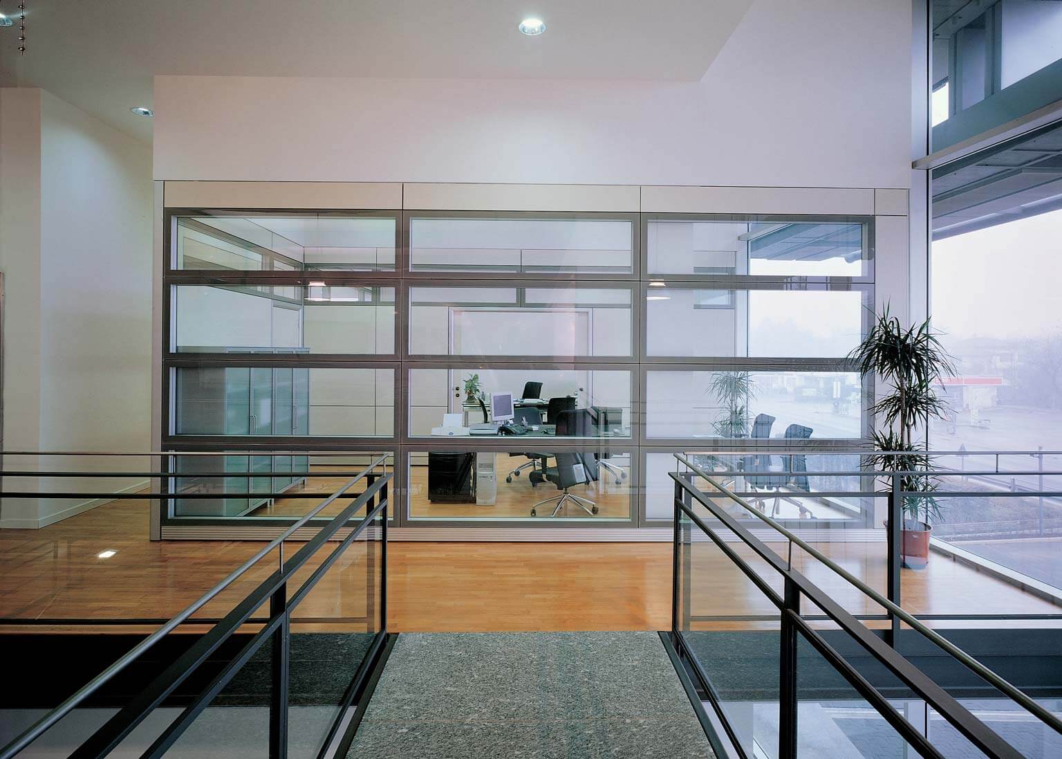ufficio direzionale parea giovanni fornitura e posa moderne pareti vetrate orizzontali applicatore Bazzea Progetto Oddo e Lopez architetti vigevano