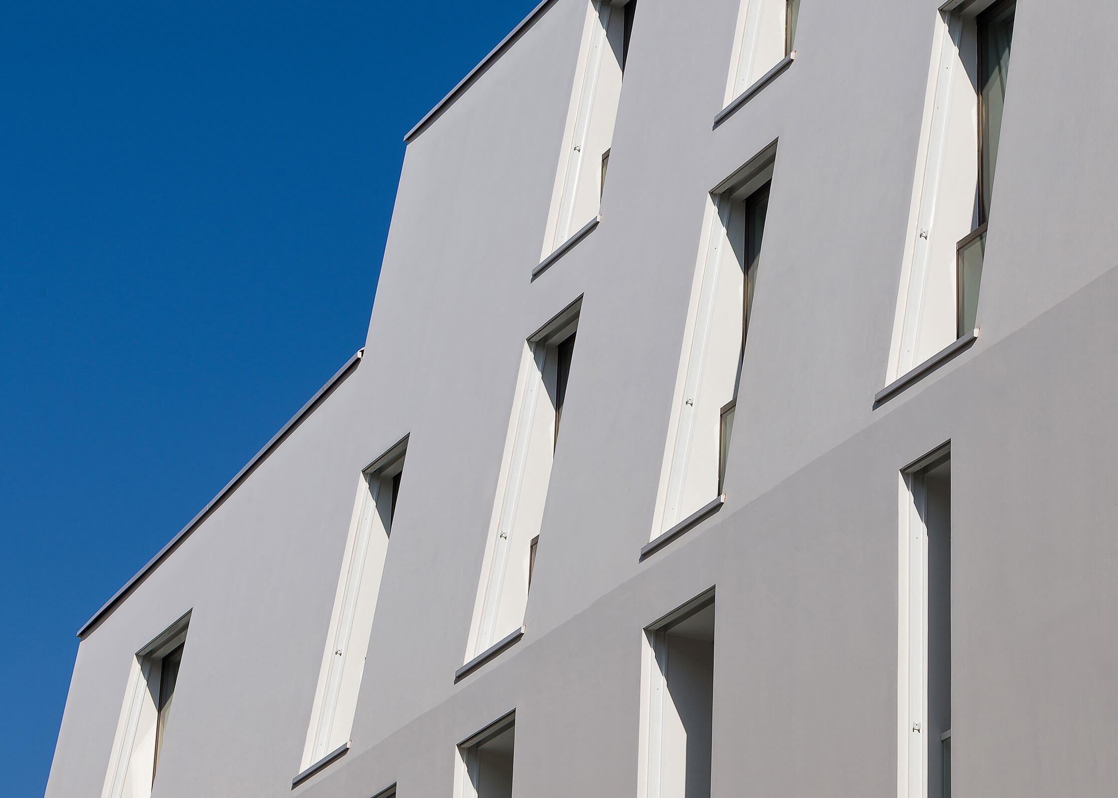 dettaglio facciata moderna bianca intonaco sto realizzazione Bazzea finitura autopulente esterna design architettura milanese Palazzo Gorani
