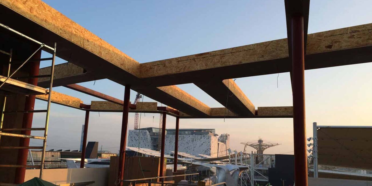 vista terrazza martini stand milano fiera expo 2015 montaggio carpenteria metallica sacif rivestimento legno belloni applicatore Bazzea Construction technology