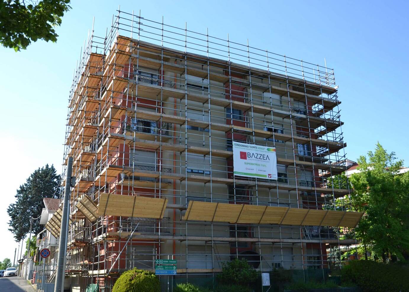 prospettiva laterale facciata principale ponteggio superbonus 110% cartellone lavori Bazzea Construction Technology